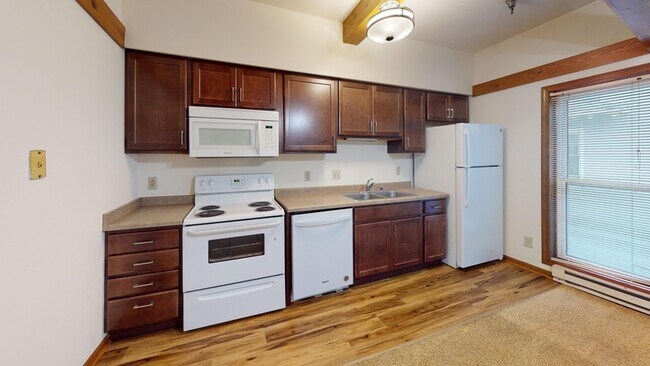 Primary Photo - 11 E Gilman St