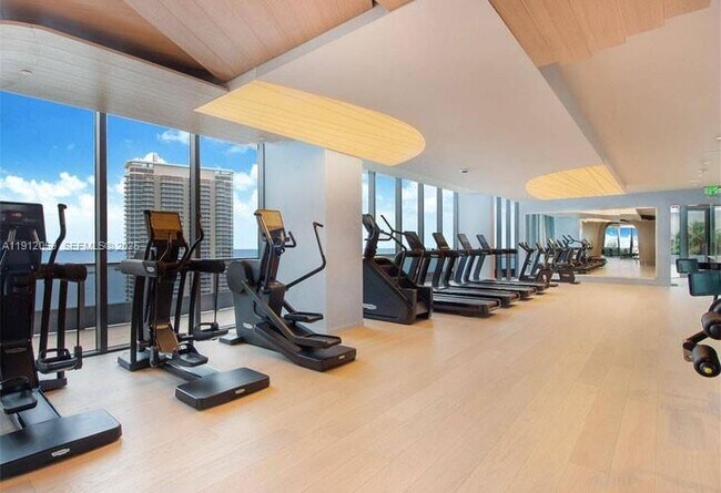 Building Photo - 1000 Brickell Plaza