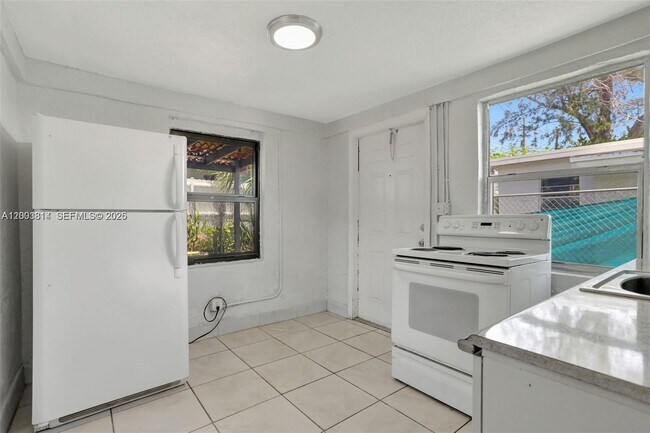 Building Photo - 2701 NW 18th Terrace