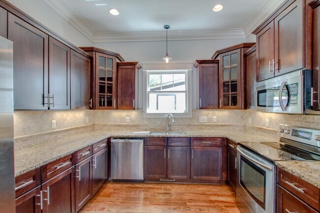 Building Photo - Stunning 4 Bedroom / Amazing Location / Fenced in Backyard / Beautiful Covered Front Porch