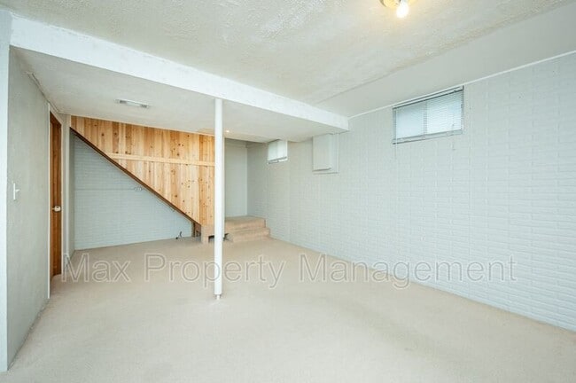 Building Photo - 6943 Brookview Dr