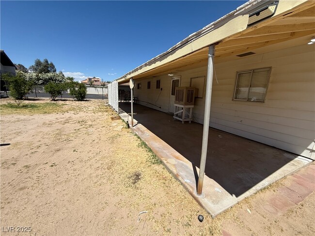 Building Photo - 5643 S Pecos Rd
