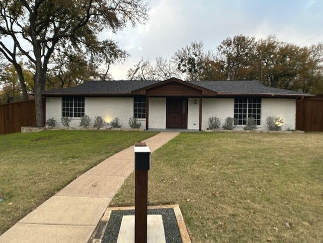 Primary Photo - Serenity with Plenty of Room in Euless!