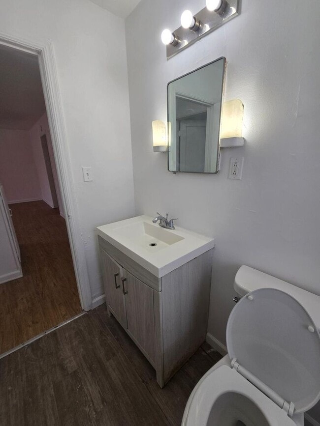 Building Photo - Two Bedroom Duplex located on the Eastside Near Arlington  and 21st Street !