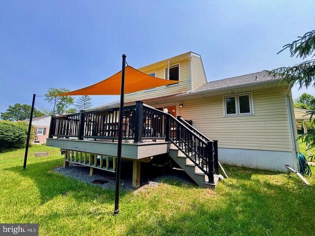 Building Photo - 847 Highspire Rd