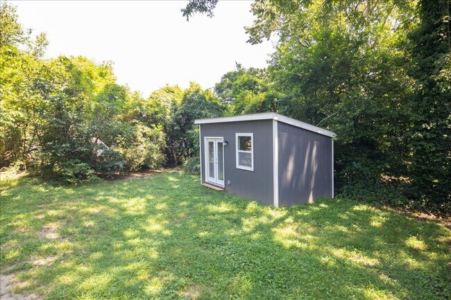 Building Photo - Beautiful 3/2.5 w/ Office Minutes From Airport and Woodward Academy!