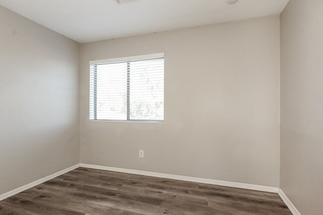 Building Photo - 13833 W Keim Dr