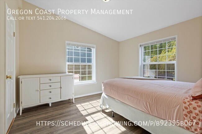 Building Photo - 2347 N Chinook Ln