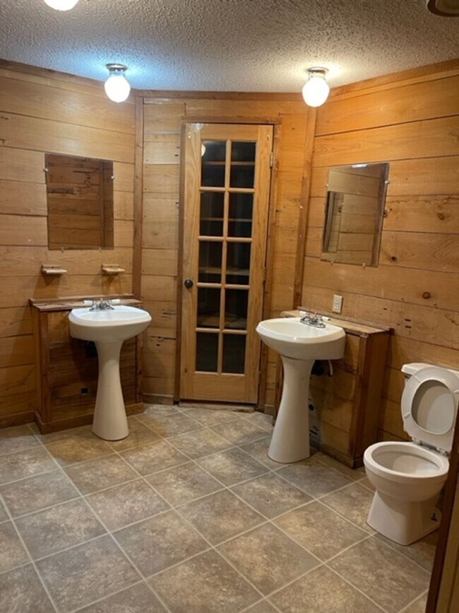 Building Photo - Rustic home in Citronelle