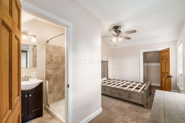 Building Photo - 2339 Summit St