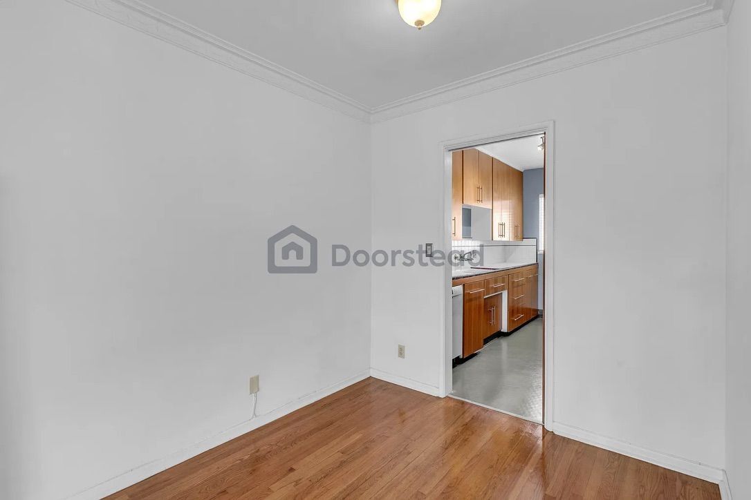 Building Photo - 1615 Laurel Ave