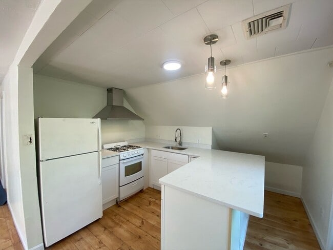 Building Photo - 161 Cedar St