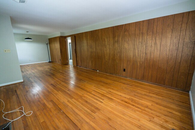 Building Photo - 3BR/2BA Home