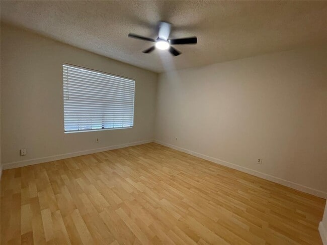 Building Photo - 2031 Redwing Way