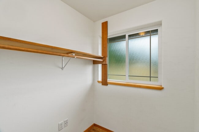 Building Photo - 502 E Ferndale Ave