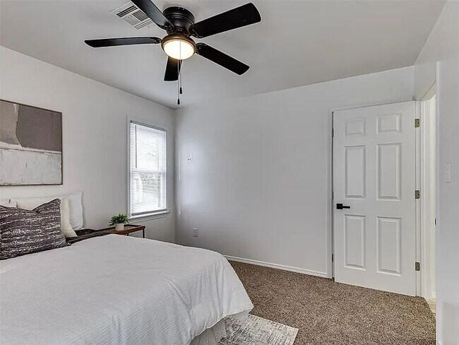 Building Photo - Modern Comfort in Every Square Foot