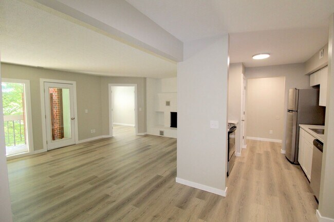Building Photo - Stunning Fully Remodeled 3BR Condo at Madison Manor – Available This July!