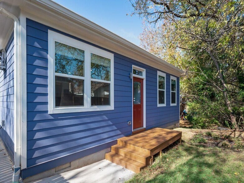 Building Photo - 1060 Grant Way SE