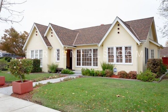 Building Photo - Charming Single-Story Home in the Heart of...