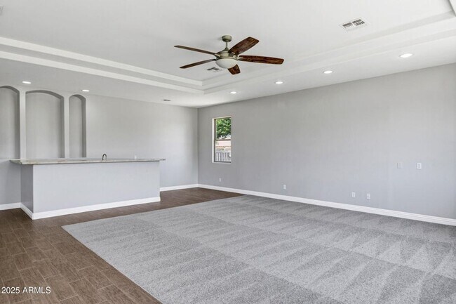 Building Photo - Gilbert 4 Bed & 3 Bath on HUGE LOT - Acre+...