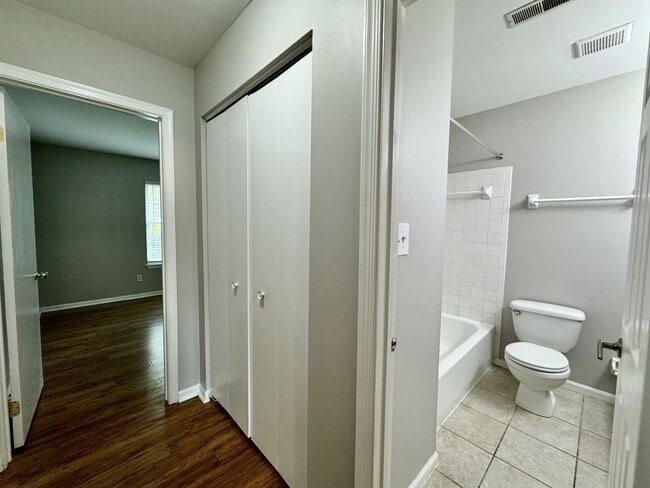 Building Photo - READY 05-15-25!! Ranch Home w/2-Car Garage...