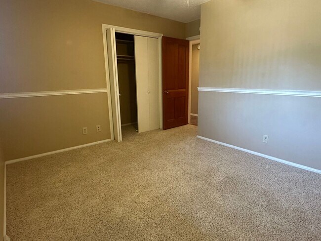 Building Photo - READY NOW! 3+2 with RV Parking!