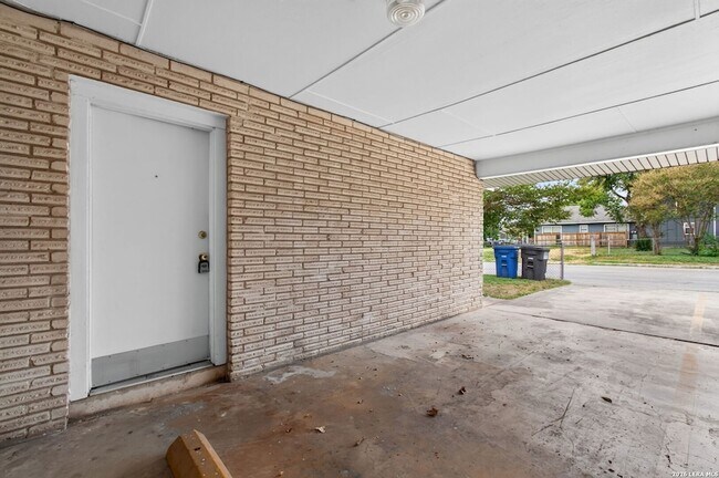 Building Photo - 602 Catalina Ave