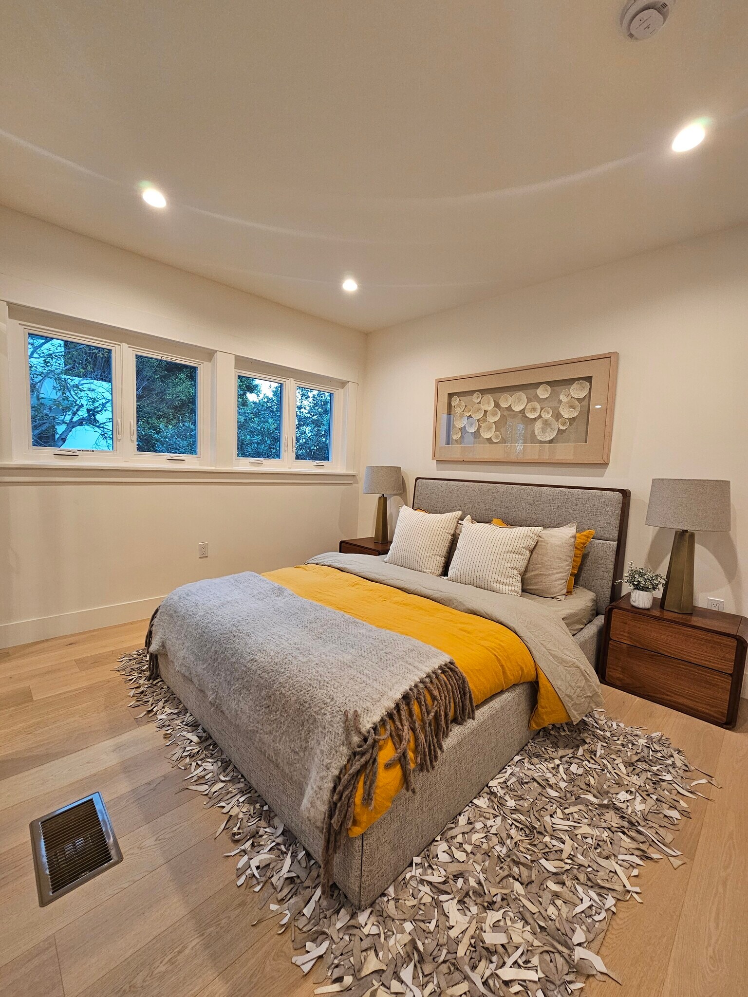 Building Photo - 957 Manzanita St