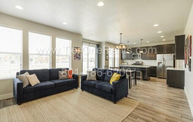 Building Photo - NO DEPOSIT option available for qualified ...