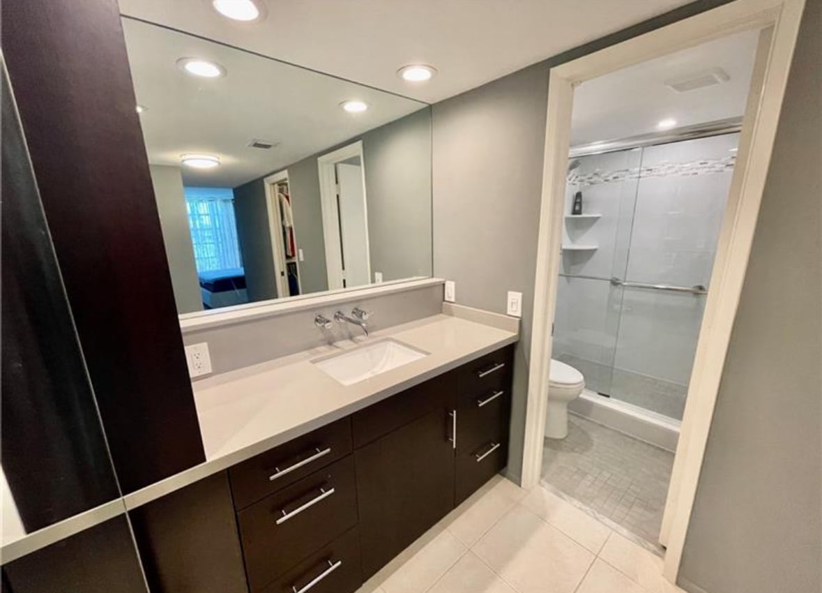 Master bath - 802 Cypress Blvd