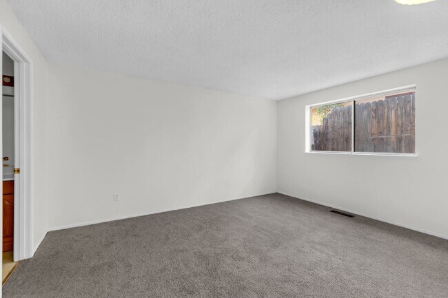 Building Photo - One Level Home in Stead