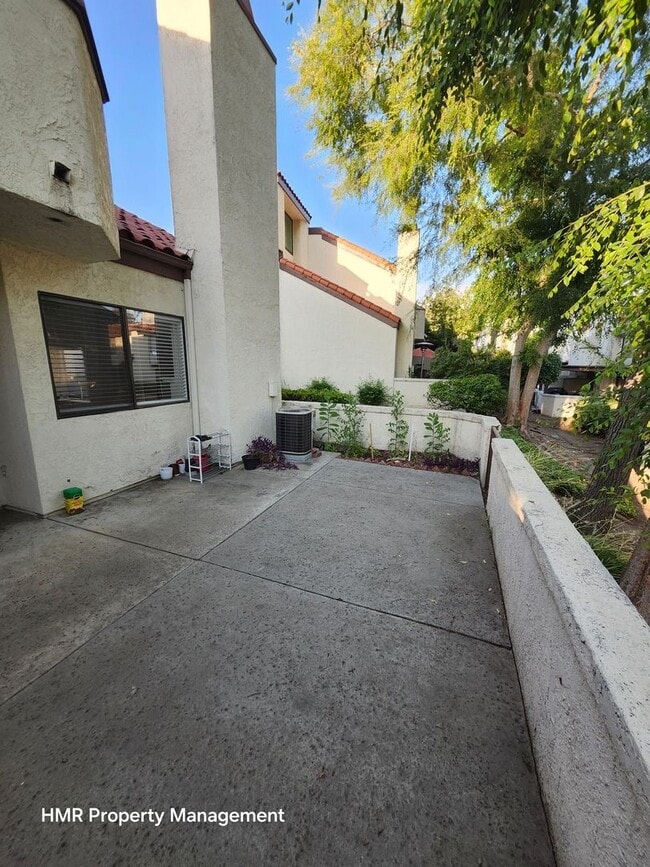 Building Photo - Beautiful 3-Bed, 3-Bath Condo in Prime Cla...