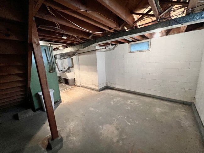 Building Photo - Single-Family Home Minutes from Saint Mary's!