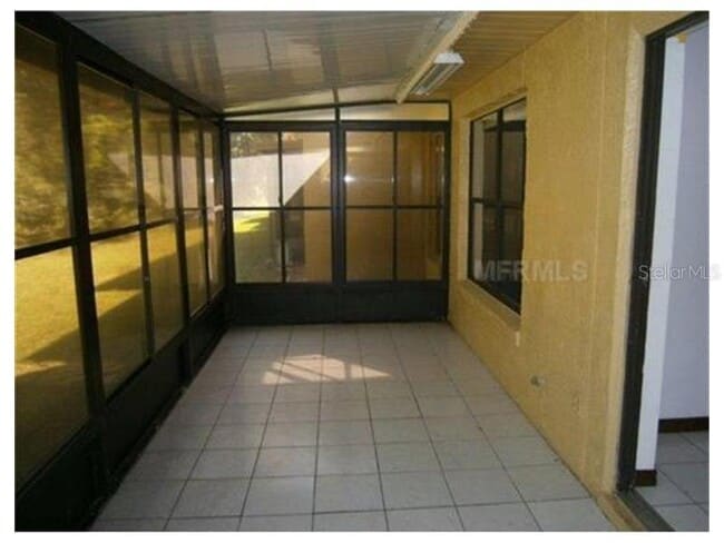 Building Photo - 104 Creekside Way