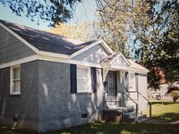 Building Photo - Available Now!  MOVE IN SPECIAL $450 OFF F...