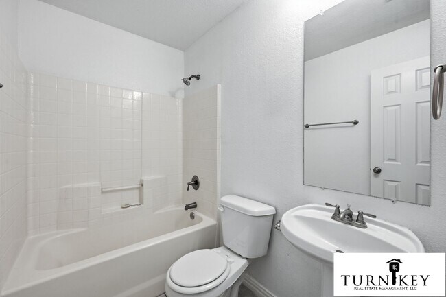 Building Photo - 3116-3118 S Cherry Ln