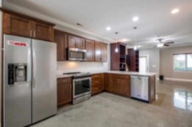 Building Photo - Location, Location , Location with this Be...