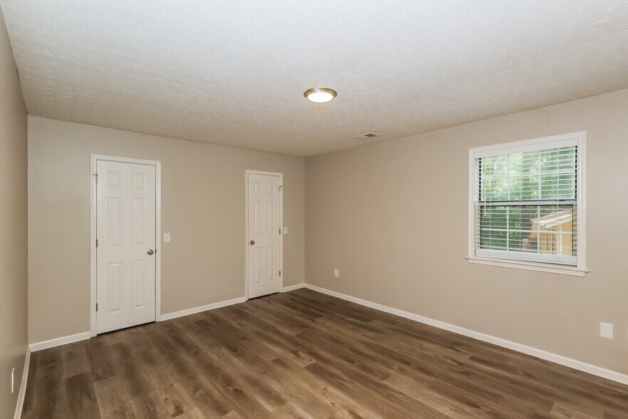 Building Photo - 15 Valley Brook Dr