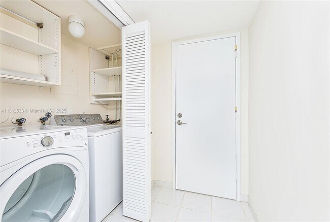 Building Photo - 881 Ocean Dr