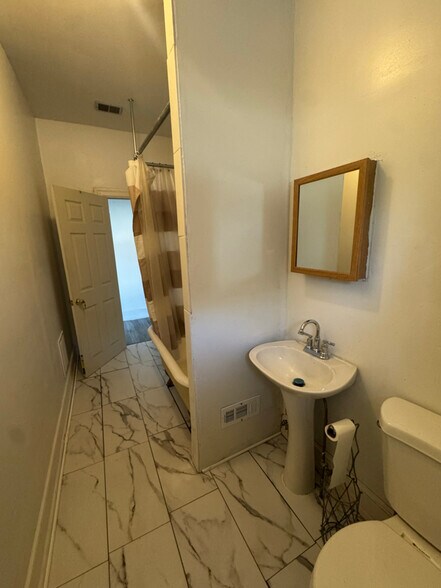 Building Photo - 5107 Wayne Ave