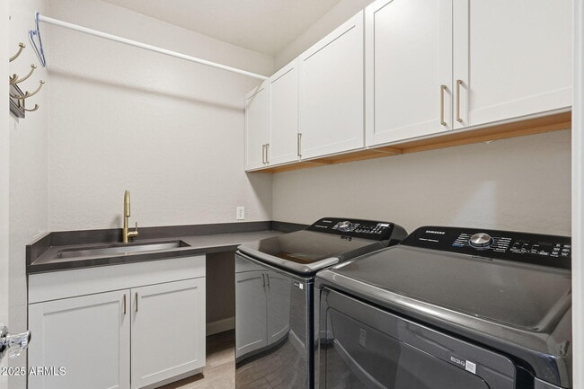 Building Photo - 10915 E Rafael Ave