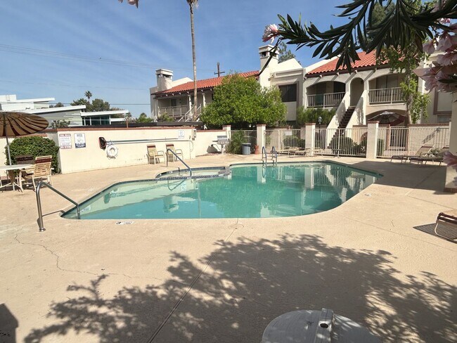 Building Photo - Spacious 2 Bedroom, 2 Bathroom Condo