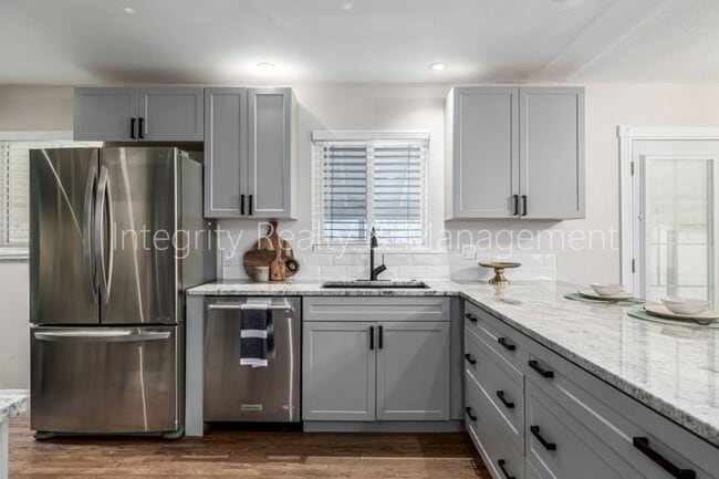 Building Photo - 3200 S Grape St