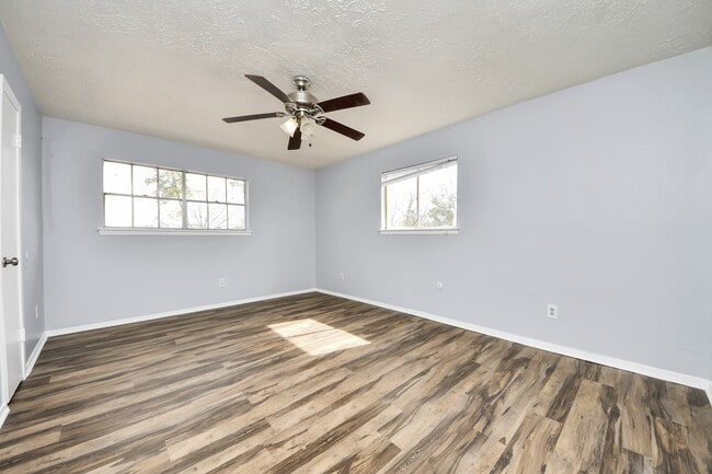 Building Photo - 23927 Verngate Dr