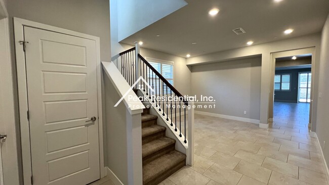 Building Photo - Spacious 4-bedroom home in Natomas with cl...