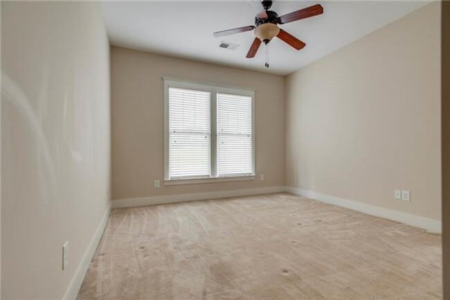 Building Photo - Awesome 2BE/2BA in the Carothers Farms!!