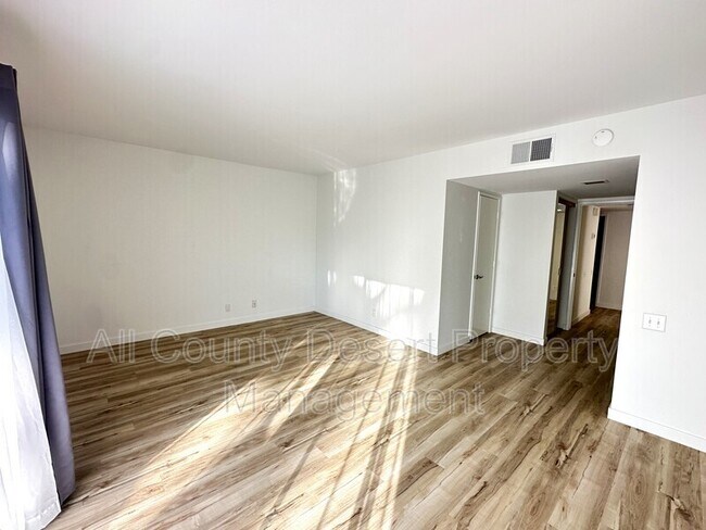 Building Photo - 1675 N Fairway Cir E