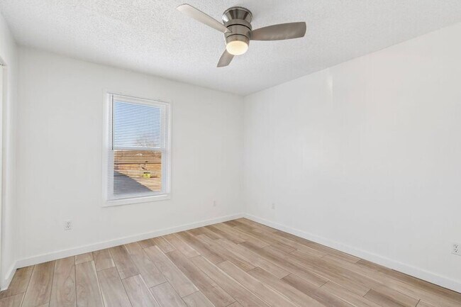 Building Photo - 3160 W Greenwood St