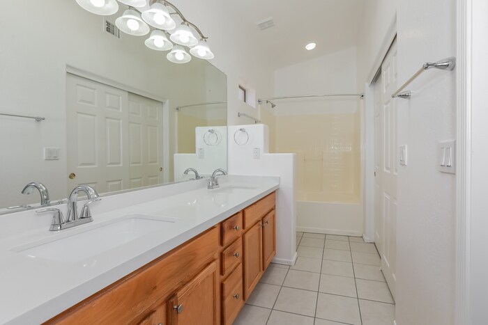 Building Photo - 7255 E Kramer St