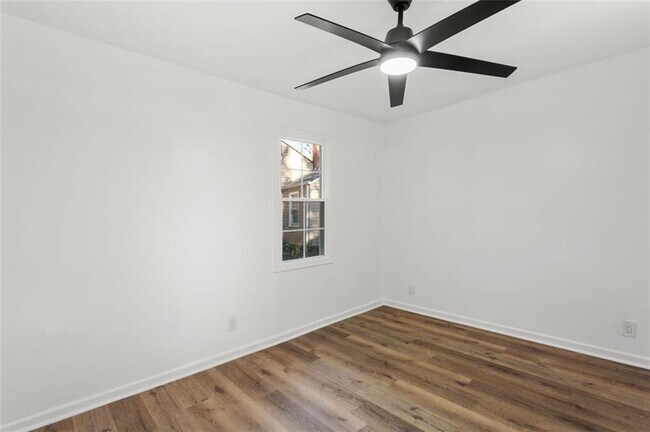 Building Photo - 1349 Lockhaven Cir SW